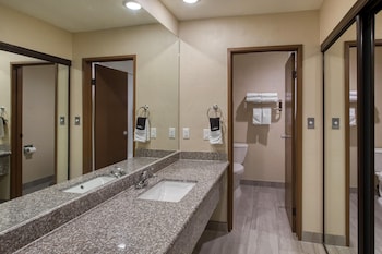 Suite, 1 Queen Bed, Non Smoking, Kitchenette (with Sofabed)