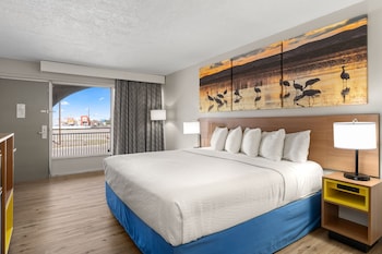 Standard Room, 1 King Bed
