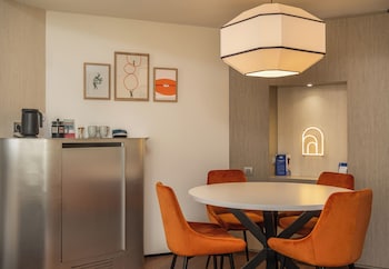 Suite, 1 King Bed