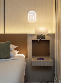 Deluxe Room, 1 King Bed