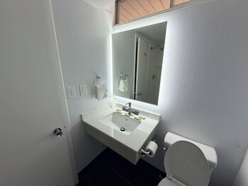Economy Room, 1 Queen Bed, Non Smoking