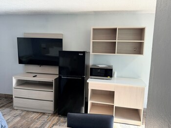 Deluxe Room, 1 Queen Bed, Non Smoking