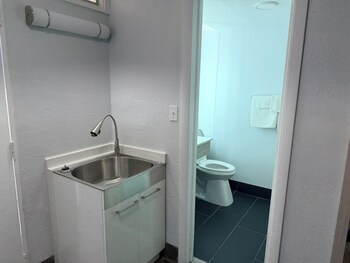 Deluxe Room, 1 Queen Bed, Non Smoking