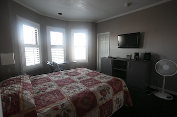 Standard Room, 1 Queen Bed