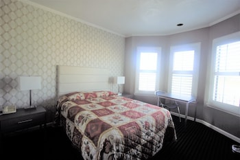 Standard Room, 1 Queen Bed