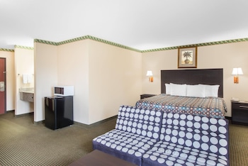 Standard Room, 1 King Bed