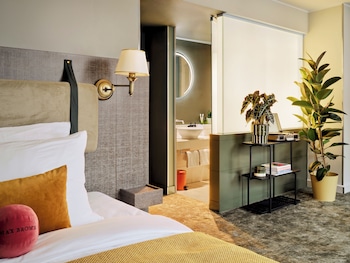 Extra Large Room