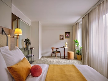 Extra Large Room