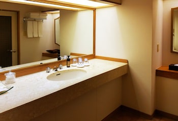 Superior Twin South Tower (2-8th floor) Non-Smoking 36sqm Ocean View