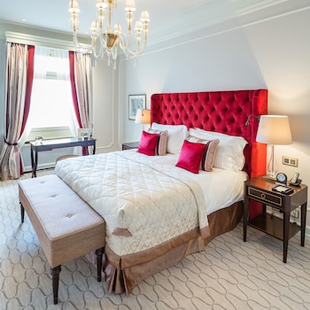 Deluxe Room, 1 King Bed, Garden View