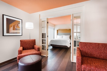 Suite, 1 Queen Bed