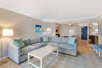 Suite, 1 King Bed (ADA, Island)