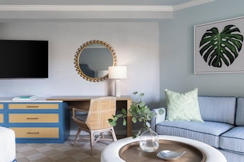Studio Suite, 1 King Bed, Partial Ocean View