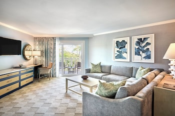 Suite, 1 King Bed (ADA, Island)
