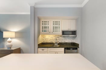 Studio Suite, 1 King Bed, Accessible, Resort View