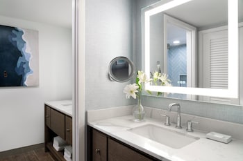 Studio Suite, 1 King Bed, Accessible, Resort View
