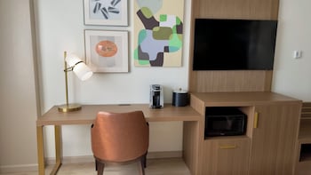 Suite, 1 King Bed (High Floor)