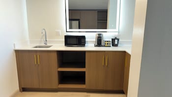 Suite, 1 King Bed (High Floor)