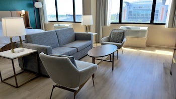 Suite, 1 King Bed (Stadium View)