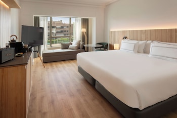 Premium Room, The Level, Pool View (2+1)