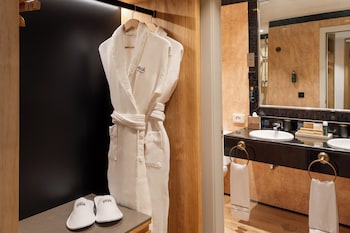 Room (Melia, The Level 4D)