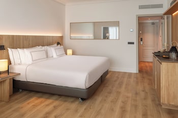 Superior Room, Pool View