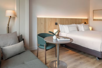 Premium Room, The Level, Pool View (2+1)