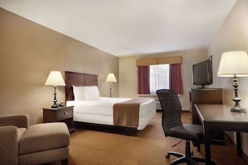 Room, 1 King Bed, Accessible, Non Smoking (Mobility/Hearing, Roll-In Shower)