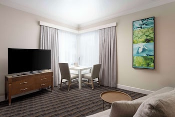 Suite, 1 King Bed, Accessible (Mobility, 3x3 Shower)