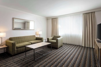 Suite, 1 King Bed (Extra Bath)