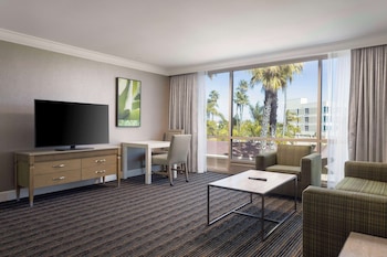 Suite, 1 King Bed (Extra Bath)