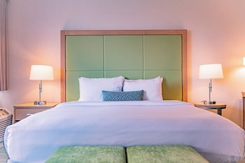 Studio Suite, 1 King Bed, Kitchenette