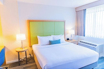 Room, 1 Queen Bed, Accessible, Kitchenette (with Bathtub)