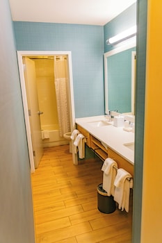Studio Suite, 2 Queen Beds, Kitchenette