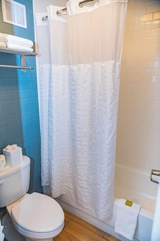 Room, 1 Queen Bed, Accessible, Kitchenette (with Bathtub)