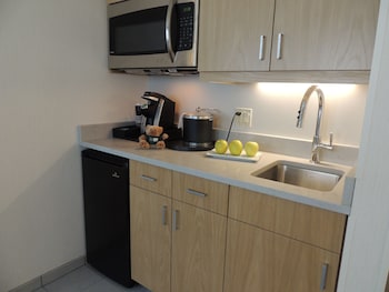 Studio Suite, 2 Queen Beds, Kitchenette