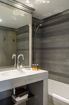 Suite XL + Children (2 adults + 2 children under 12 years old)