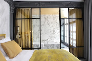 Suite, 1 King Bed (Opera)