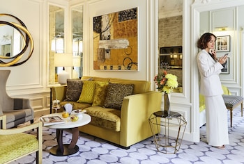 Suite, 1 Queen Bed (Prestige)