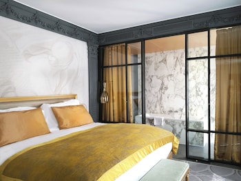 Suite, 1 King Bed (Opera)