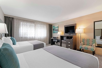 Suite, 2 Queen Beds, Non Smoking, Kitchen (Separate Living Room;with Sofabed)