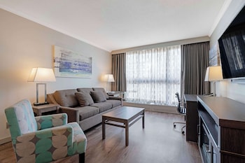 Suite, 1 Queen Bed, Non Smoking (with Sofabed;Separate Living Room)