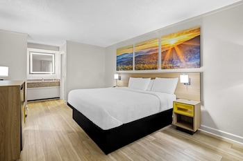 Standard Room, 1 King Bed, Smoking