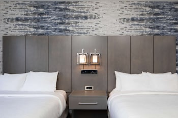 Premium Suite, 2 Queen Beds, Non Smoking