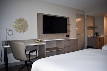 Room, 2 Queen Beds, Refrigerator (Renovated)