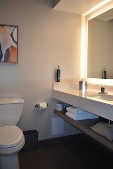 Room, 2 Queen Beds, Refrigerator (Renovated)