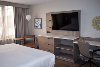 Room, 1 King Bed, Refrigerator (Renovated)