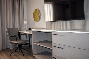 Room, 2 Queen Beds, Refrigerator (Renovated)