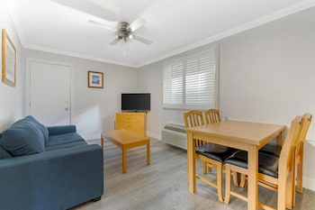 Standard Room, 1 Queen Bed, Non Smoking, Kitchenette
