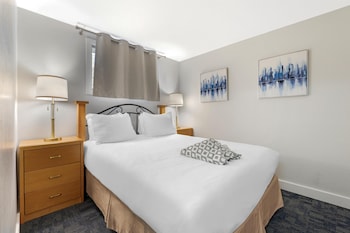 Suite, 2 Queen Beds, Non Smoking, Refrigerator & Microwave (with Sofabed)